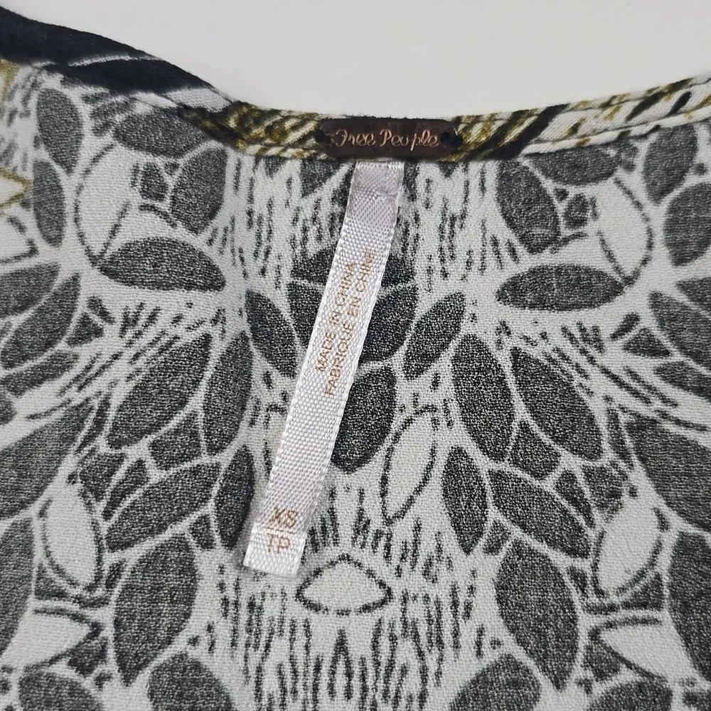 FREE PEOPLE -1816 Birds of a Feather Balloon Sleeve Printed Blouse Black Tan XS‎
